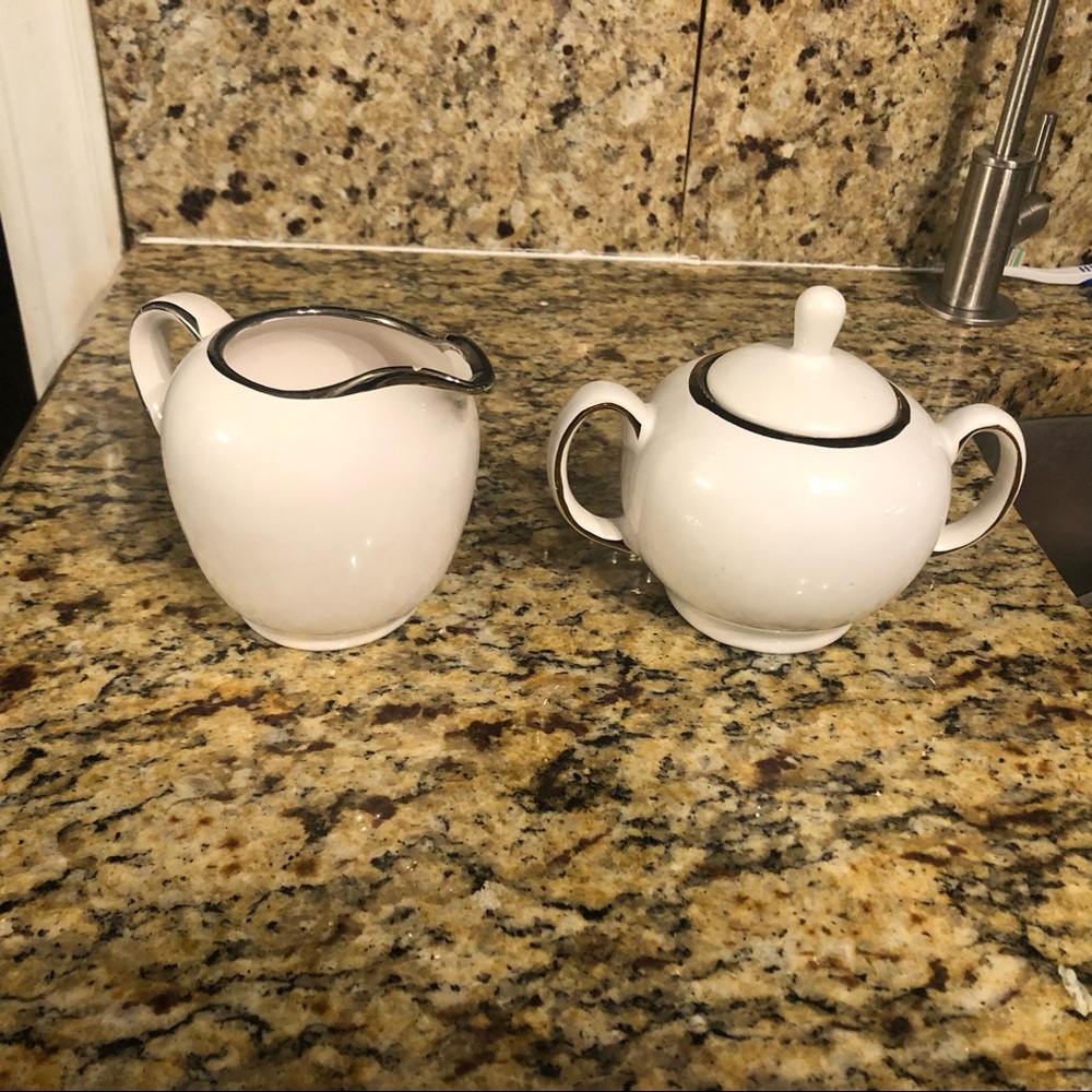 Nicole Miller Home sugar & creamer set
